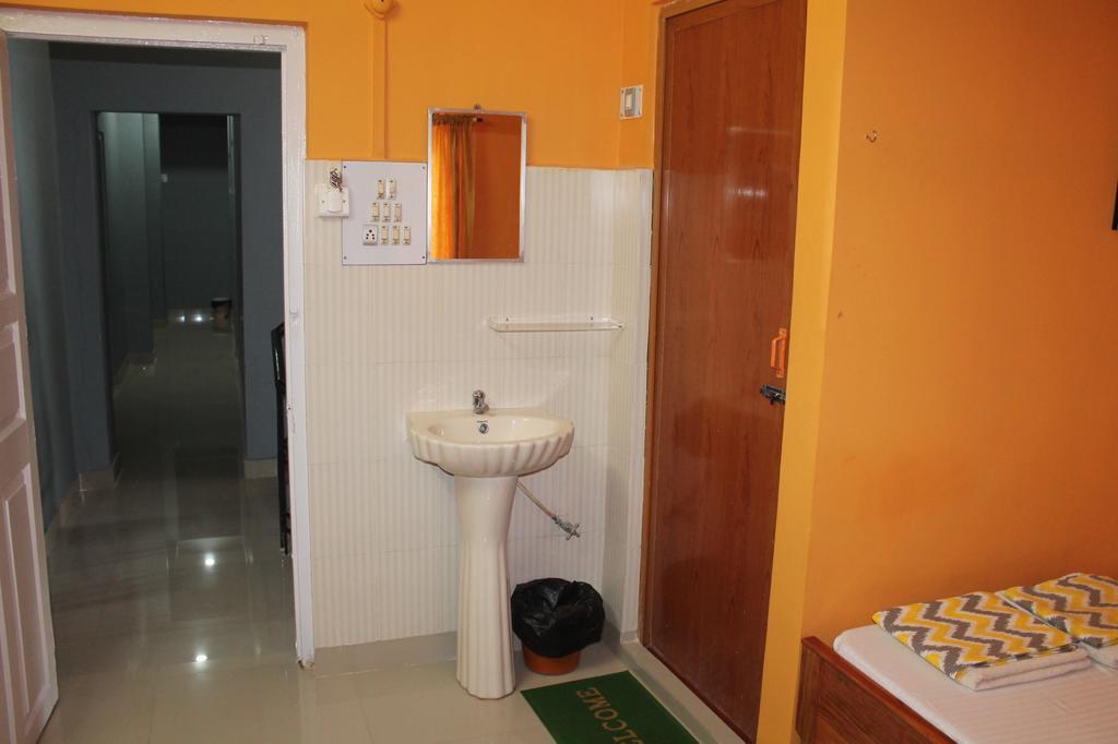 Aashiaanaa Residency Inn Port Blair Room photo